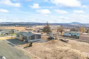 101 NE Daisy St, Madras, OR 97741 - Photo 1