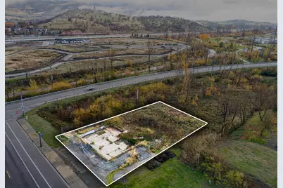 111 E 1st Street, Phoenix, OR 97535 - Photo 1