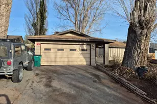 1121 Merryman Dr, Klamath Falls, OR 97603 - Photo 1