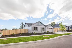 563 SW H St, Madras, OR 97741 - Photo 1