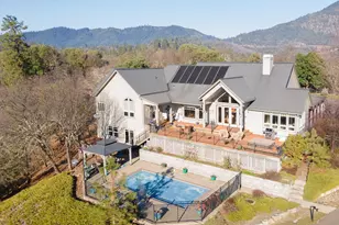 301 Diamond Way, Grants Pass, OR 97526 - Photo 1