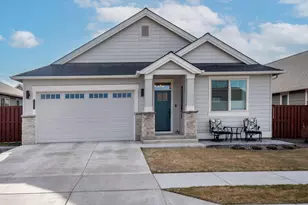 1090 NE Henry Dr, Prineville, OR 97754 - Photo 1