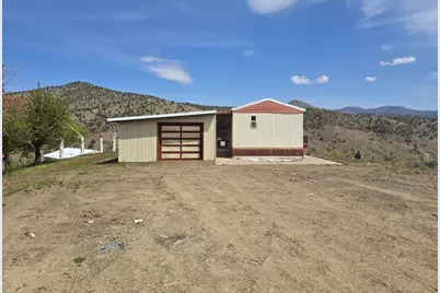 301 SW Huddleston Heights Drive, Mitchell, OR 97750 - Photo 1