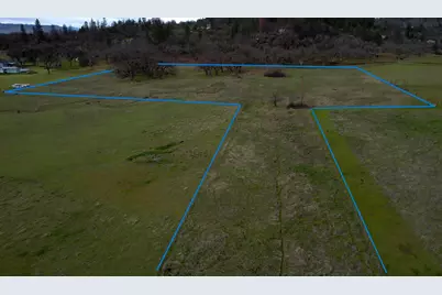 509 Rogue River Drive, Eagle Point, OR 97524 - Photo 1