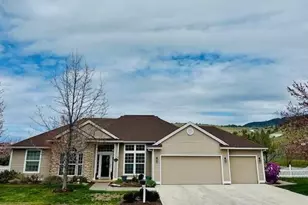 1705 Harmony Ln, Klamath Falls, OR 97601 - Photo 1