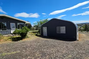 303 NW Poplar St, Madras, OR 97741 - Photo 1