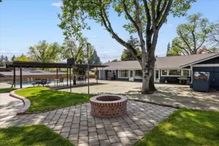 225 Black Oak Dr, Medford, OR 97504 - Photo 1