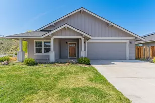 1641 NE 3rd Ct, Redmond, OR 97756 - Photo 1