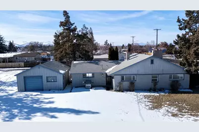 740 NW Maple Avenue, Redmond, OR 97756 - Photo 1