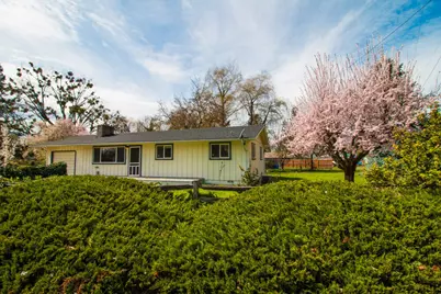 4025 Sunland Avenue, Central Point, OR 97502 - Photo 1