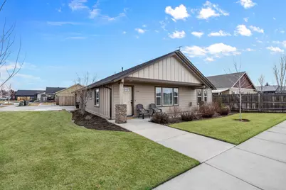 996 NW Oak Avenue, Redmond, OR 97756 - Photo 1