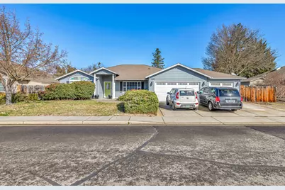 2589 Rabun Way, Central Point, OR 97502 - Photo 1