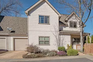 913 Bellview Ave, Ashland, OR 97520 - Photo 1