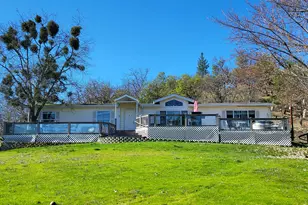 920 W Rolling Hills Dr, Eagle Point, OR 97524 - Photo 1