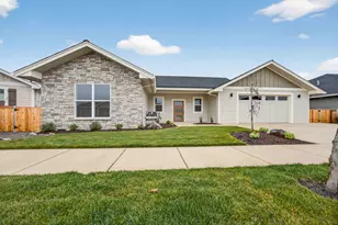 1317 River Run St, Central Point, OR 97502 - Photo 1