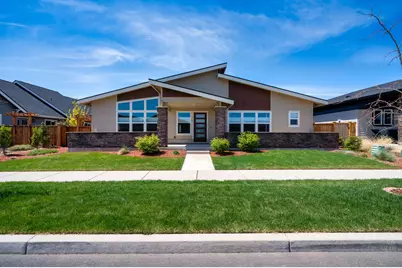 715 NW 13th Street, Redmond, OR 97756 - Photo 1