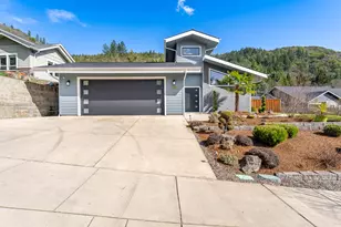 107 NE Vertical Dr, Grants Pass, OR 97526 - Photo 1