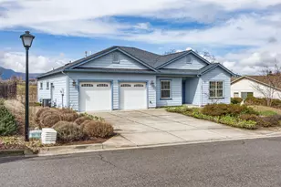 805 Oak Knoll Dr, Ashland, OR 97520 - Photo 1