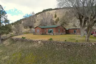 902 SW Crestview Rd, Prineville, OR 97754 - Photo 1