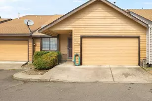 639 Golden Ln, Medford, OR 97504 - Photo 1