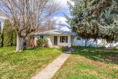 401 Oak Street, Phoenix, OR 97535 - Photo 1