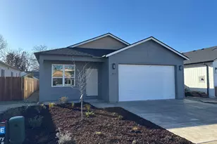 746 Dahl Pl, Medford, OR 97501 - Photo 1