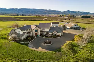 560 Arnold Ln, Medford, OR 97501 - Photo 1