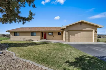 191 SW Cascade Lane, Madras, OR 97741 - Photo 1