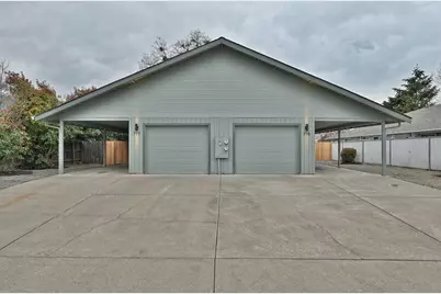 777 Columbine Way, Central Point, OR 97502 - Photo 1