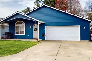 1990 SW Betty Ln, Grants Pass, OR 97526 - Photo 1