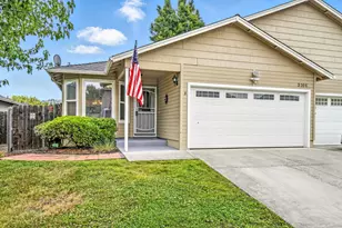 3166 Forest Hills Dr, Medford, OR 97504 - Photo 1