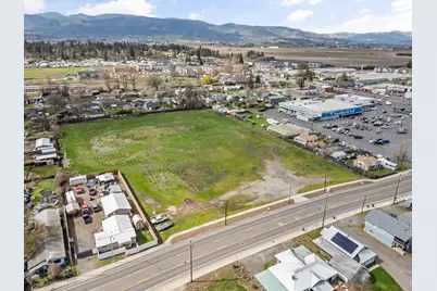 110 Lozier Lane, Medford, OR 97501 - Photo 1