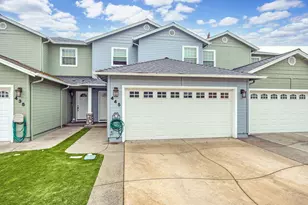 445 N N 9th St St, Central Point, OR 97502 - Photo 1