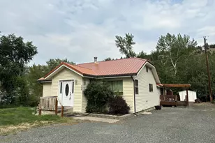 346 N Humbolt St, Canyon City, OR 97820 - Photo 1