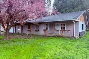 8225 E Evans Creek Rd, Rogue River, OR 97537 - Photo 1