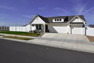 366 NW Double Eagle Ave, Madras, OR 97741 - Photo 1