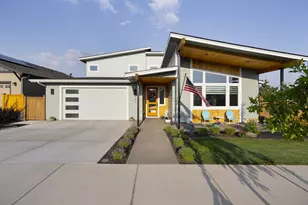 688 Northwest 13th St, Redmond, OR 97756 - Photo 1