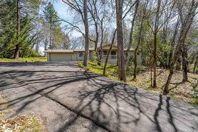 905 Lathrop Road, Grants Pass, OR 97526 - Photo 1