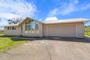 2871 Beall Ln, Central Point, OR 97502 - Photo 1