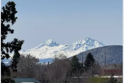 619 SW 15th Street, Redmond, OR 97756 - Photo 1