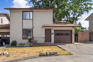 47 SW Eastern Ave, Grants Pass, OR 97526 - Photo 1