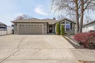 955 Hampton Way, Medford, OR 97501 - Photo 1