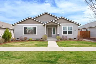 546 NW 27th St, Redmond, OR 97756 - Photo 1