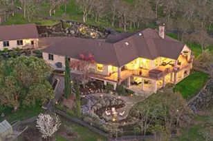 4137 Dry Creek Rd, Medford, OR 97504 - Photo 1