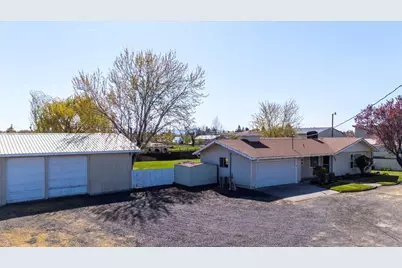 270 NW 19th Street, Redmond, OR 97756 - Photo 1