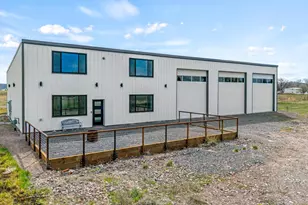 6852 Airway Dr, Klamath Falls, OR 97603 - Photo 1