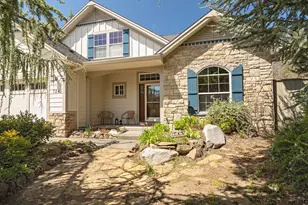 724 Williams Ct, Medford, OR 97504 - Photo 1