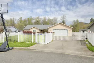 307 Outback Ln, Glendale, OR 97442 - Photo 1