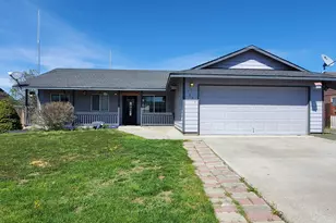 1077 NE Mahogany St, Prineville, OR 97754 - Photo 1
