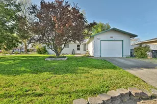 3025 Ingalls Dr, White City, OR 97503 - Photo 1